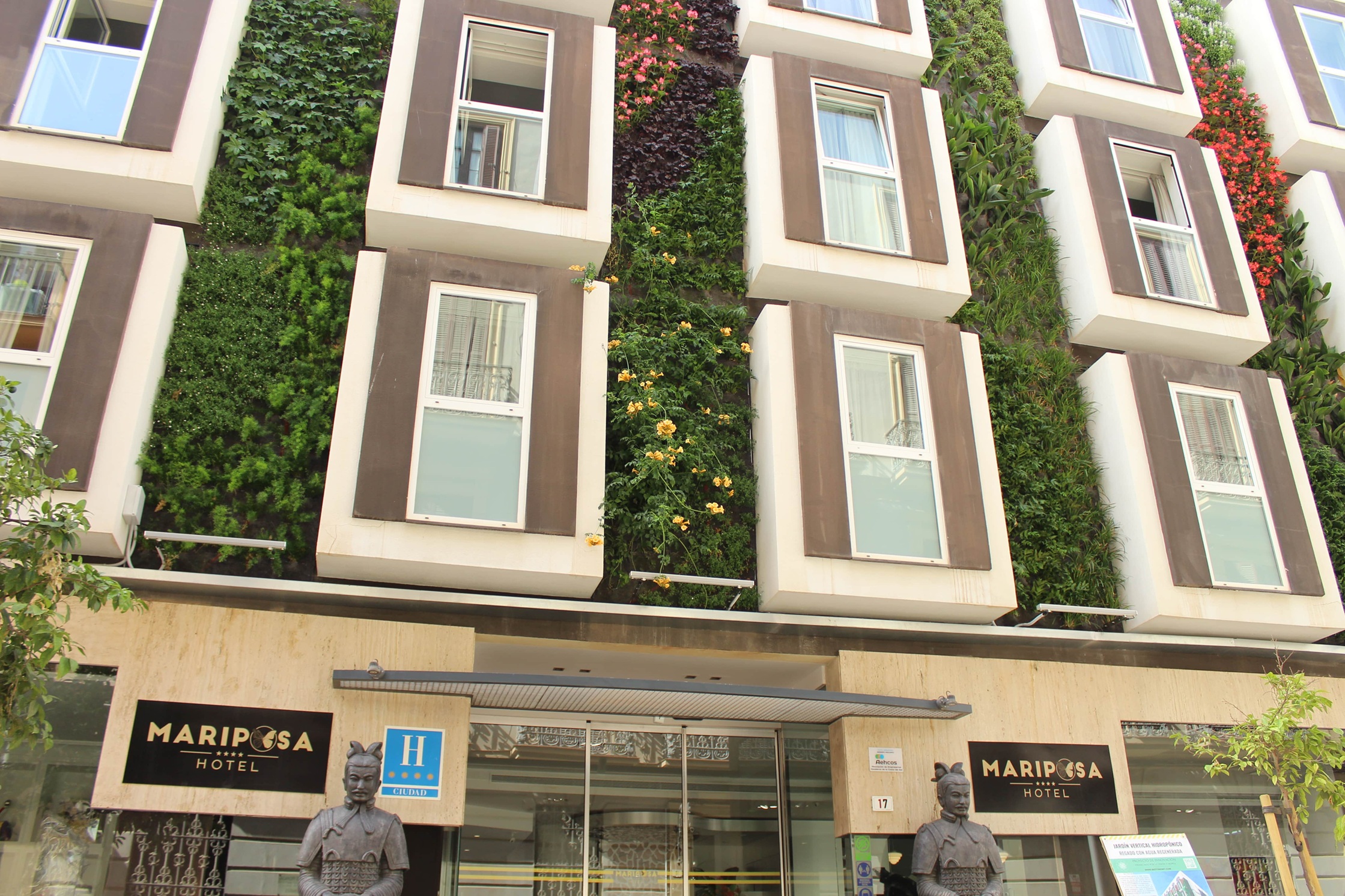 A circular, cost-efficient Nature-based Solution for climate-resilient buildings 